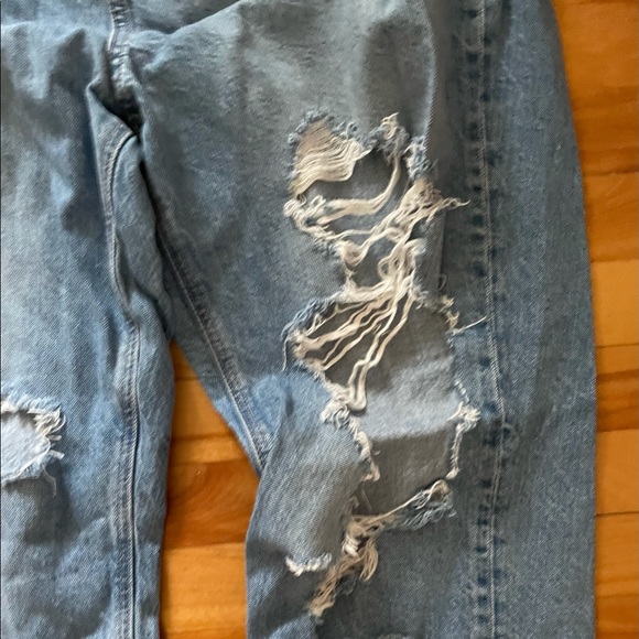 AE Ripped Mom Jean - Picture 2 of 6
